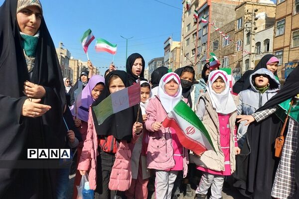 راهپیمایی باشکوه ۲۲ بهمن در بهارستان 2