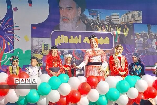 حماسه حضور دانش‌آموزان تهرانی در راهپیمایی 22 بهمن 1402