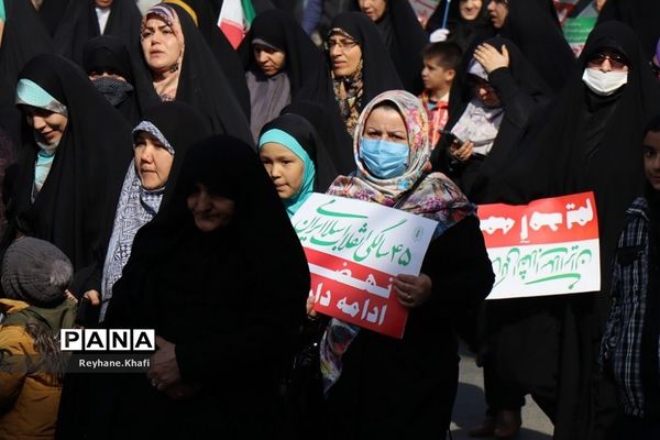 حضور پرشور مردم غیور پاکدشت در راهپیمایی 22 بهمن