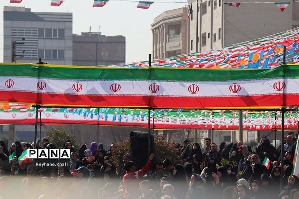 حضور پرشور مردم غیور پاکدشت در راهپیمایی 22 بهمن