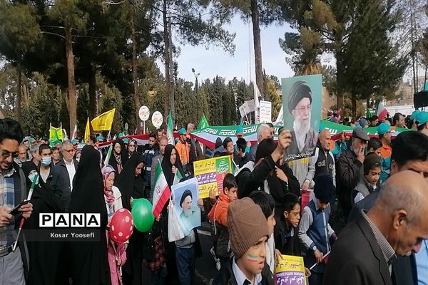 حضور مردم غیور بیرجندی در راهپیمایی یوم الله 22 بهمن