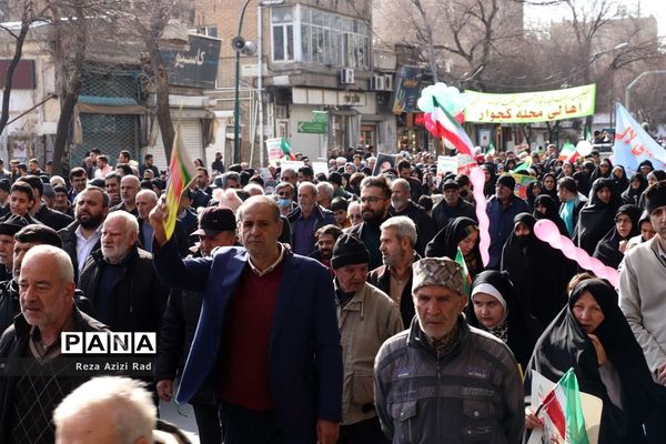 بچه‌های انقلاب پای کار انقلاب