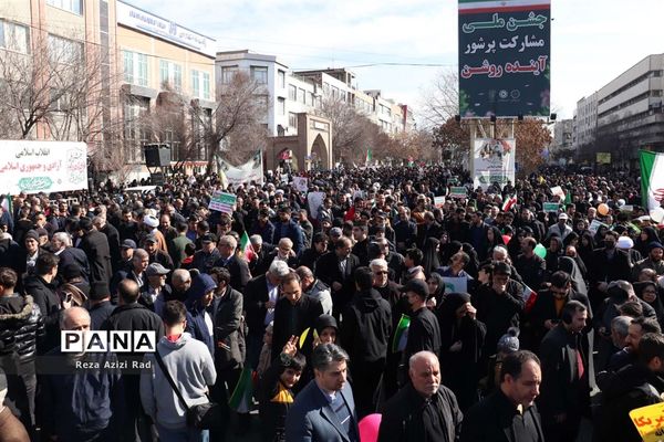 بچه‌های انقلاب پای کار انقلاب