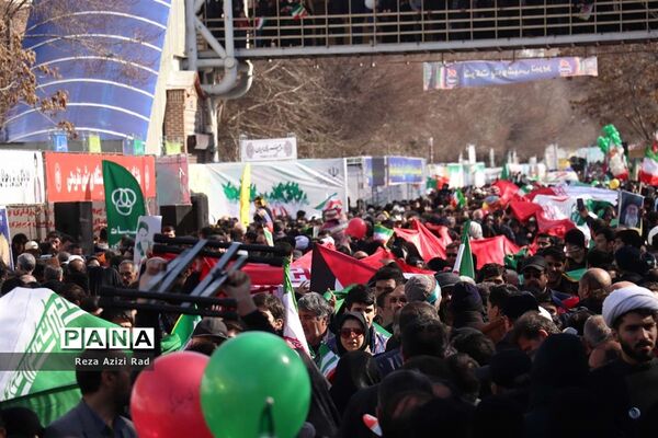 بچه‌های انقلاب پای کار انقلاب