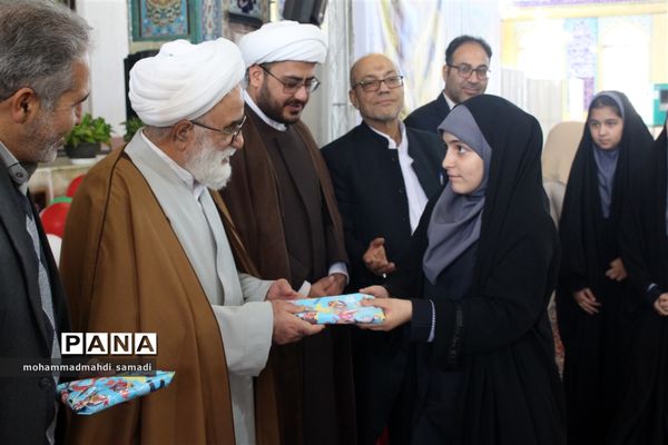 سرود 1357 نفره در مصلی شهرستان دلیجان