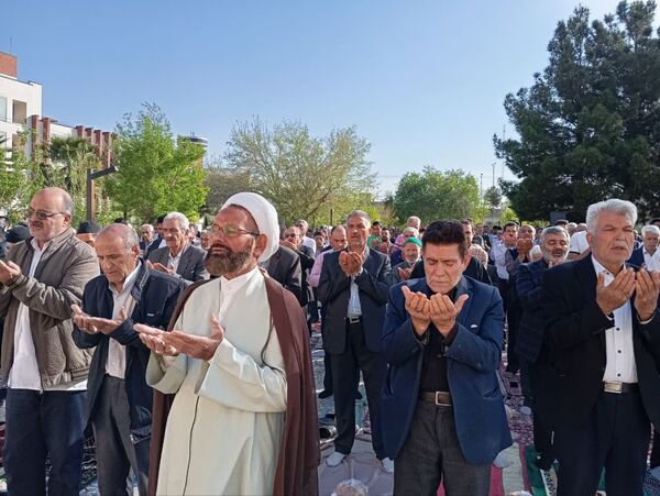برپایی نماز عید سعید فطر در پارک شهدای کوچه بیوک