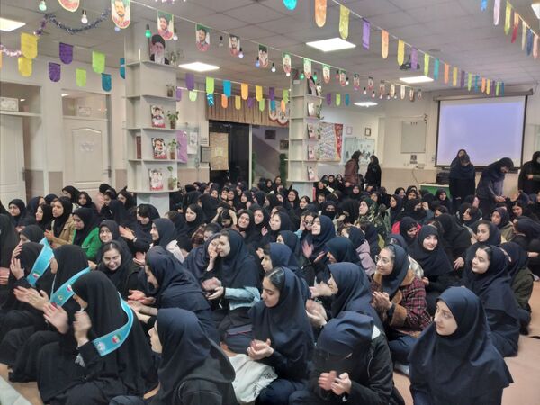 جشن نیمه‌شعبان در دبیرستان شاهد ارض اقدس ناحیه۳ مشهد