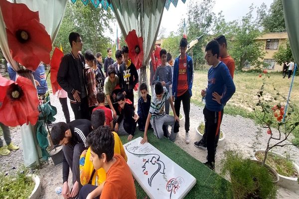 جشن تکلیف پسران پایه هشتم دبیرستان شاهد سردار شهید قاجاریان در نیشابورد