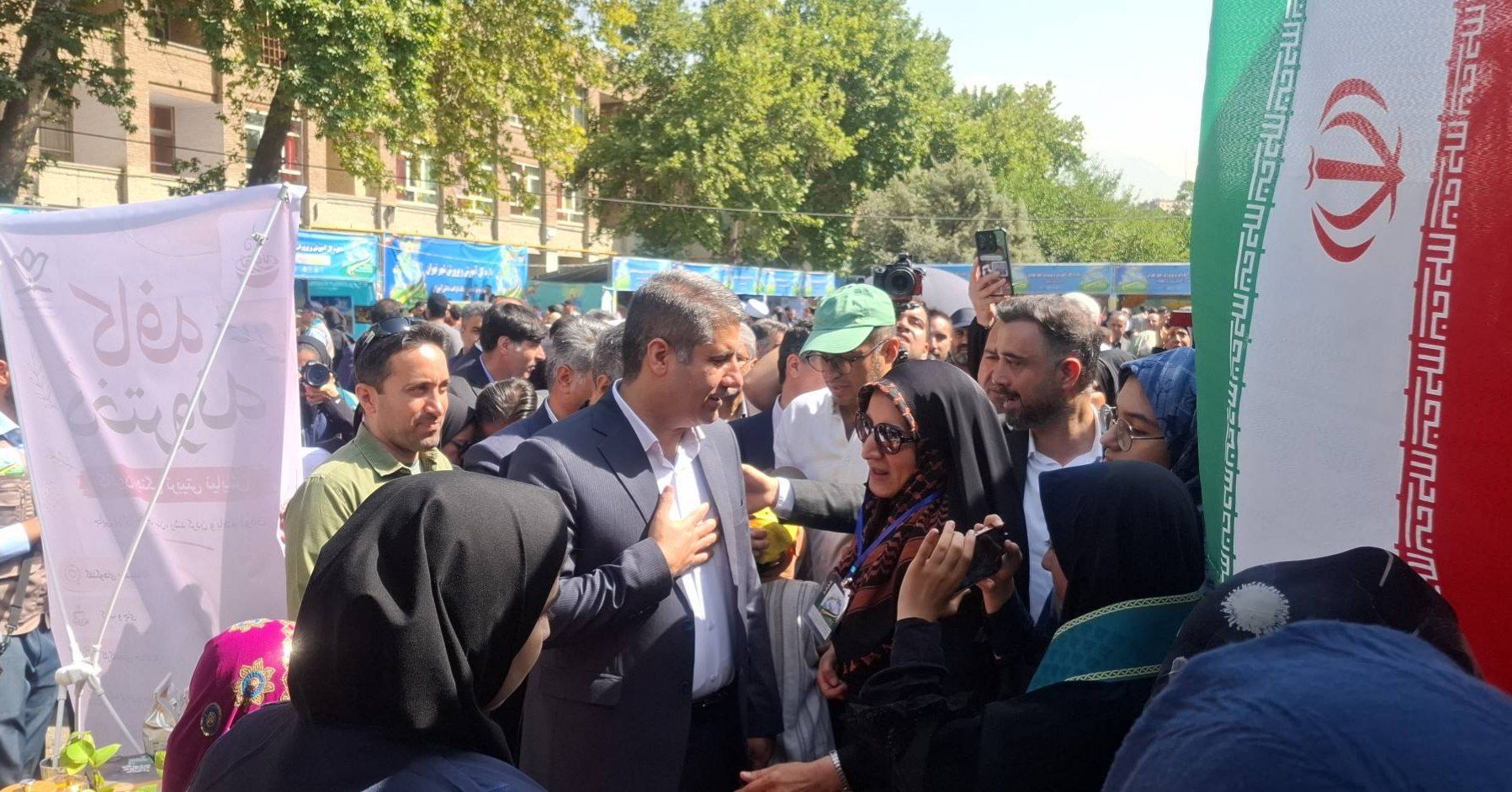 حضور درخشان کانون فرهنگی تربیتی نیایش در آیین افتتاحیه پایگاه‌های تابستانی اوقات فراغت دانش‌آموزان شهر تهران