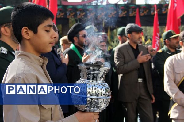 تشییع و خاکسپاری شهید گمنام در باغ جنت شیراز