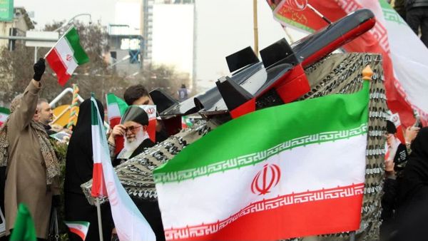 حضور پرشور مردم مشهد در راهپیمایی ۲۲بهمن 