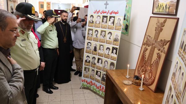 حضور فرمانده انتظامی تهران بزرگ در مراسم بازگشایی مدارس منطقه ۶؛ بازدید از دبستان تقوا پیشگان