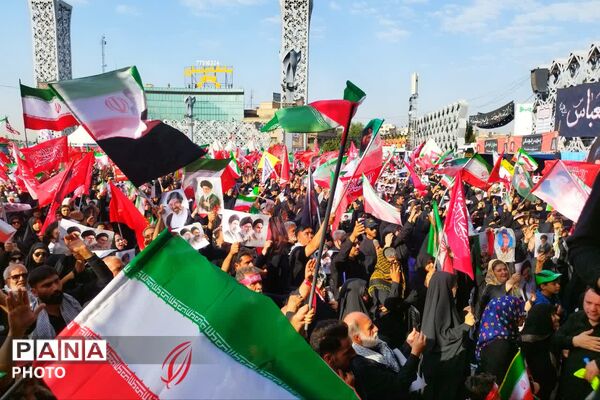 خروش ملت در بدرقه پیکر رهبر شهید