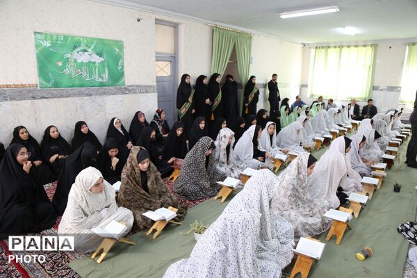 آیین استانی نواختن زنگ نماز در دبیرستان دخترانه آسیه ناحیه یک اردبیل