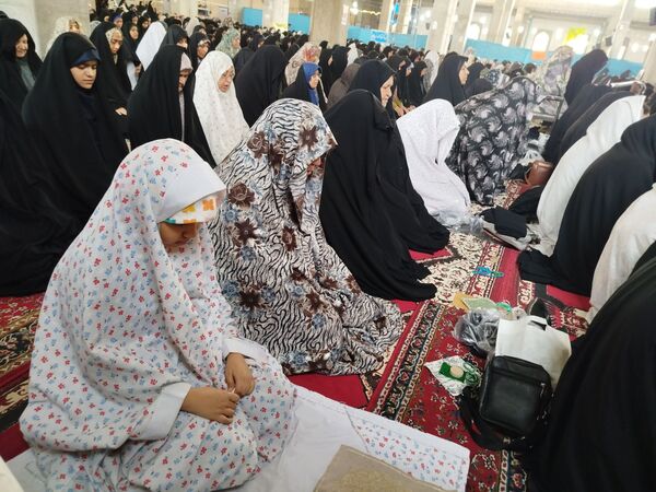 برگزاری نماز جمعه در آغاز هفته بسیج دانش آموزی با حضور دانش آموزان بسیجی نیشابور