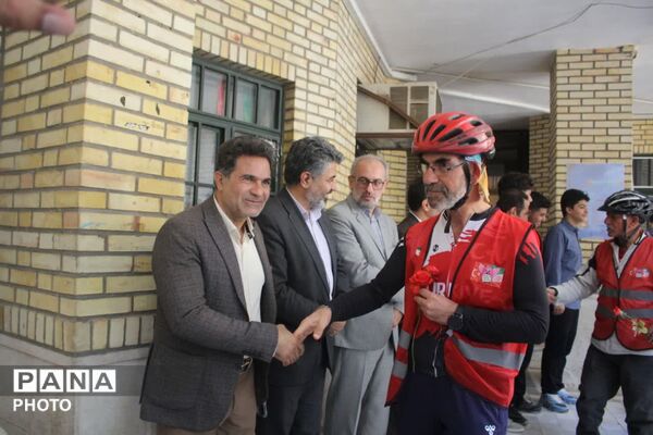 جلوه‌هایی از حضور کاروان دوچرخه سواری «ترکیه تا میناب» در قم