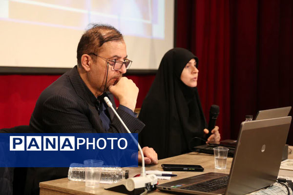 برگزاری دوره آشنایی با ابزارهای هوش مصنوعی ویژه معلمان قم