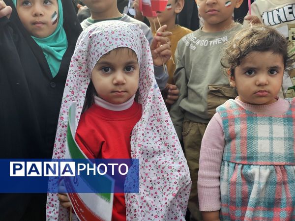 حضور پرشور دهه نودی‌های جهرمی در جشن انقلاب - 2