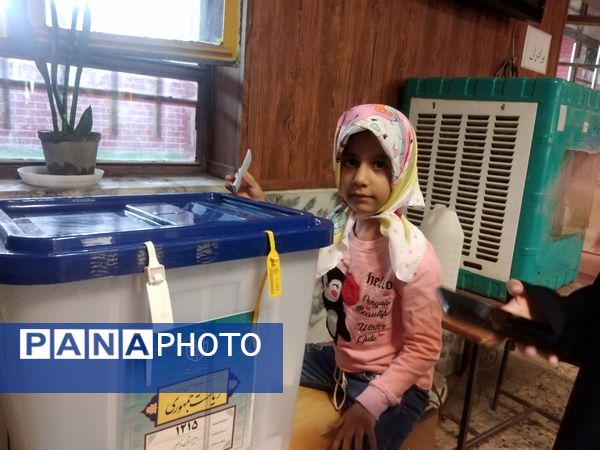 برگزاری چهاردهمین دوره انتخابات ریاست جمهوری کشور در دبیرستان ناصر مشهد