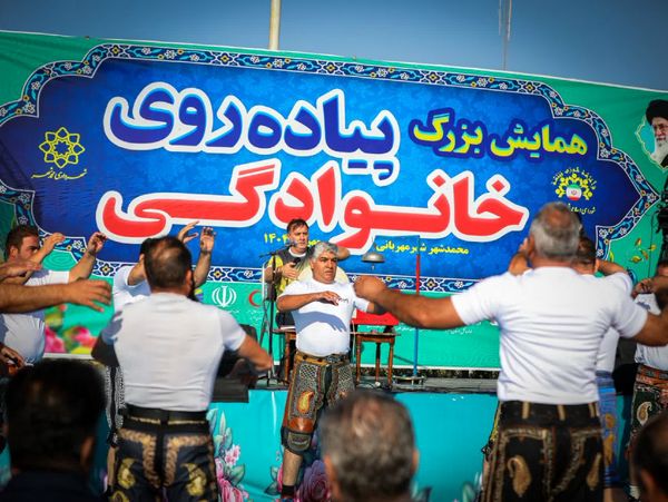 همایش پیاده‌روی خانوادگی در محمدشهر کرج 
