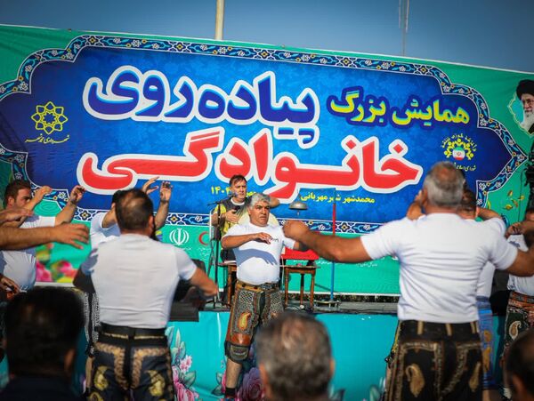 همایش پیاده‌روی خانوادگی در محمدشهر کرج 