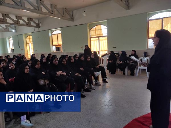 جشن میلاد حضرت زینب(س) و بزرگداشت روز پرستار در هنرستان زهرای مرضیه بندرعباس