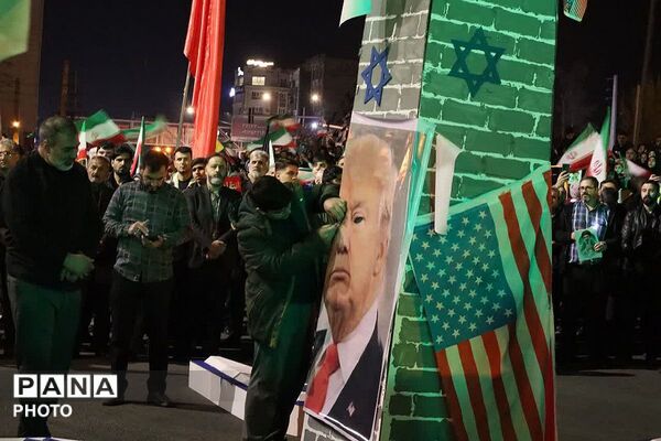 آتشِ غیرت در خاکِ قرچک؛ شعله‌هایِ رهایی، نمادهایِ اسارت را سوزاند