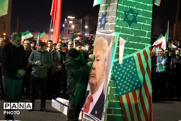آتشِ غیرت در خاکِ قرچک؛ شعله‌هایِ رهایی، نمادهایِ اسارت را سوزاند