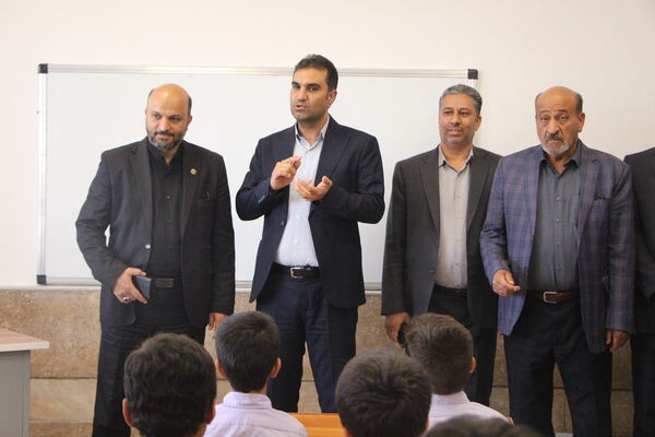 افتتاح آموزشگاه ۱۲ کلاسه شهید حسینی پور در اردکان