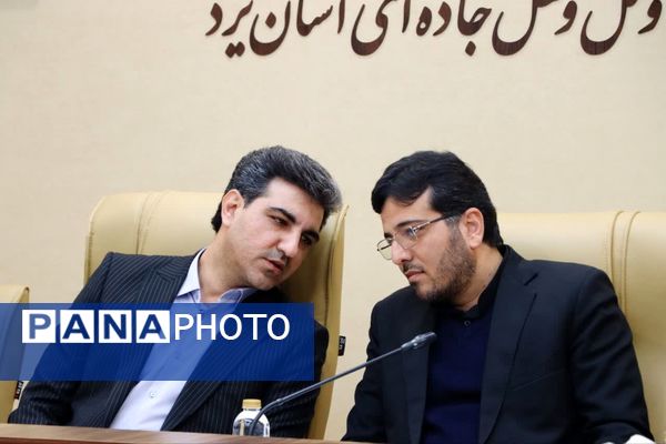 نشست خبری مدیرکل راه و شهرسازی و مدیران دستگاه‌های متولی حمل و نقل یزد