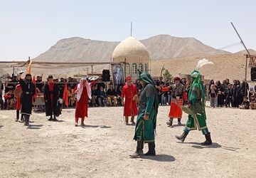 مراسم تعزیه‌خوانی عاشورای حسینی در گلزار شهدای بار