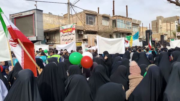  مشقِ اقتدارِ دخترانِ سرخسی در مطلعِ فجرِ ۴۷