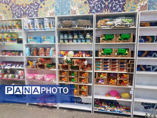 عرضه نوشت افزار ایرانی در نمایشگاه ایران نوشت حرم مطهر رضوی