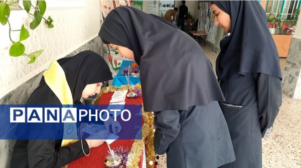 رای‌گیری شورای دانش‌آموزی در دبیرستان فرهنگیان ناحیه ۷ مشهد 