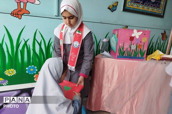جشن عاطفه ها در مدارس چهاردانگه