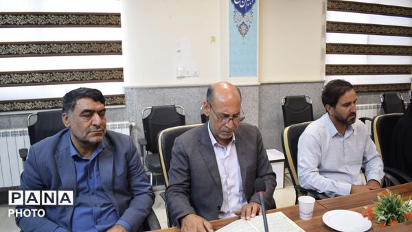 دیدار مدیر و کارکنان اداره بهزیستی رومشکان با فرماندار و امام جمعه