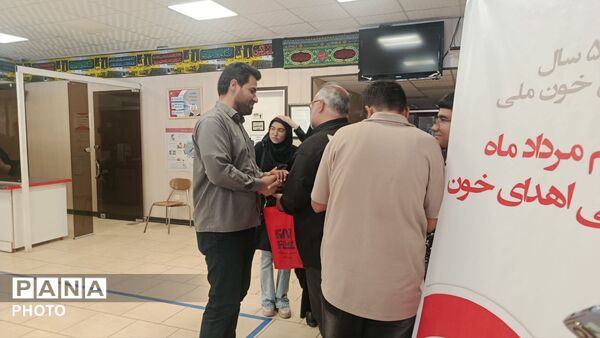 حضور خبرنگاران پانا در مرکز انتقال خون استان قم
