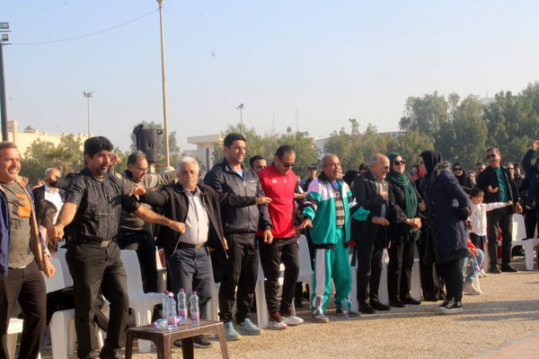 پیاده‌روی خانوادگی در بوشهر