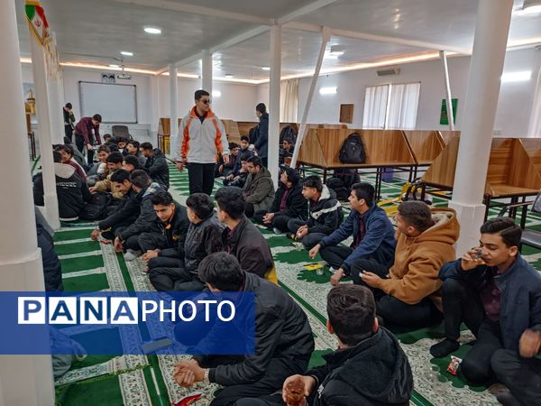 تجلیل از اعضای فعال بسیج دبیرستان نمونه آیت‌الله خامنه‌ای کاشمر