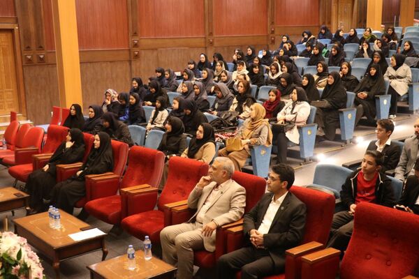 قدردانی از افتخارآفرینان متوسطه اول ناحیه ۶ در یازدهمین دوره جشنواره خوارزمی