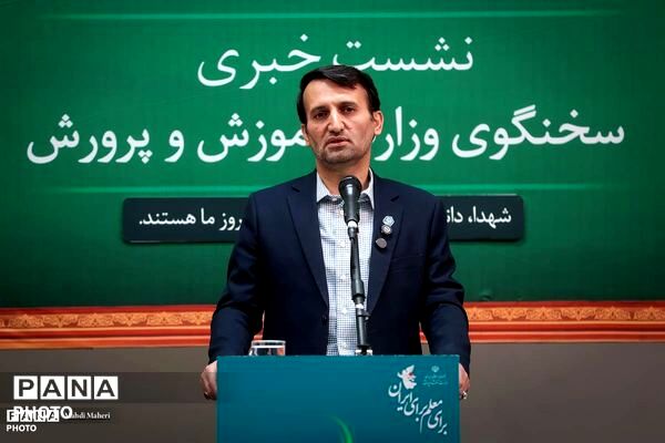 تغییر رویکرد آموزش‌وپرورش از «انتخاب معلم نمونه» به «شناسایی معلم نمونه» با ارزیابی حرفه‌ای/ انتخاب ۱۵ معلم نمونه کشوری از میان ۳۵۶ هزار معلم