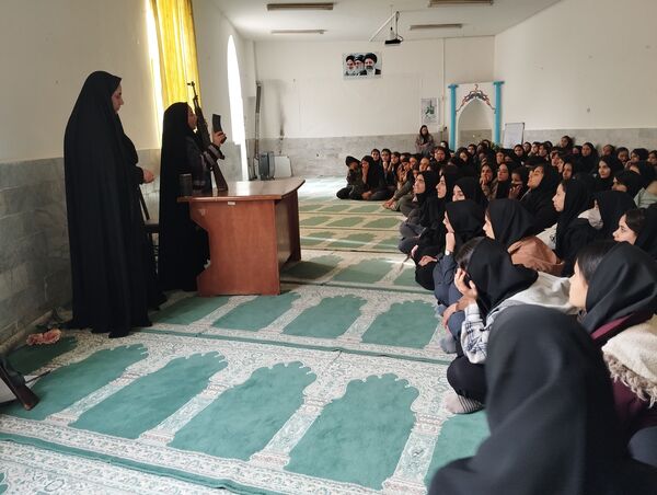 آموزش آمادگی دفاعی در سطح مدارس شهر آشخانه