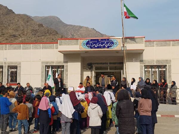 اجرای مانور سراسری زلزله در مدرسه شهید نوری مرزآباد شهرستان خدا آفرین