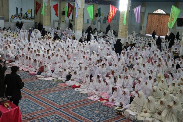 جشن تکلیف2000 نفری دانش‌آموزان زابل