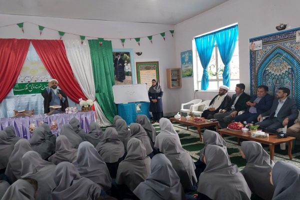 برگزاری جشن دهه کرامت و روز دختر در مدرسه نمونه دولتی فدک