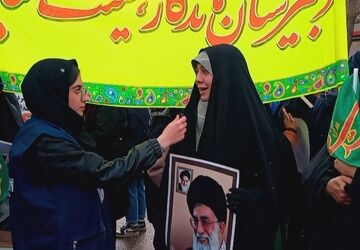 شور و شوق جوانان از شرکت در راهپیمایی ۲۲ بهمن