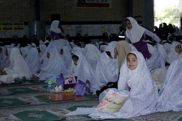 جشن تکلیف دانش‌آموزن دختر در گچساران