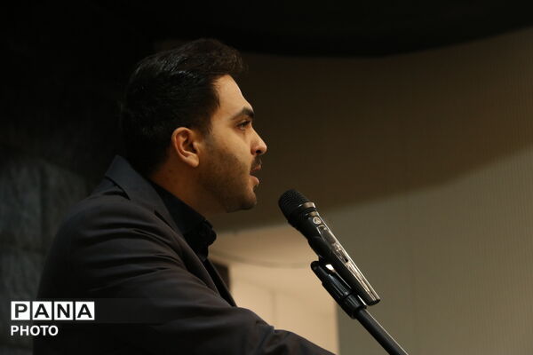  استقبال مخاطبان از معرفی اثر ادبی «یک جام دگر» در یزد