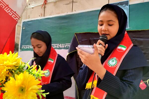 شور وشوق دانش‌آموزان در برنامه صبحگاهی مدرسه مریم بهارستان دو