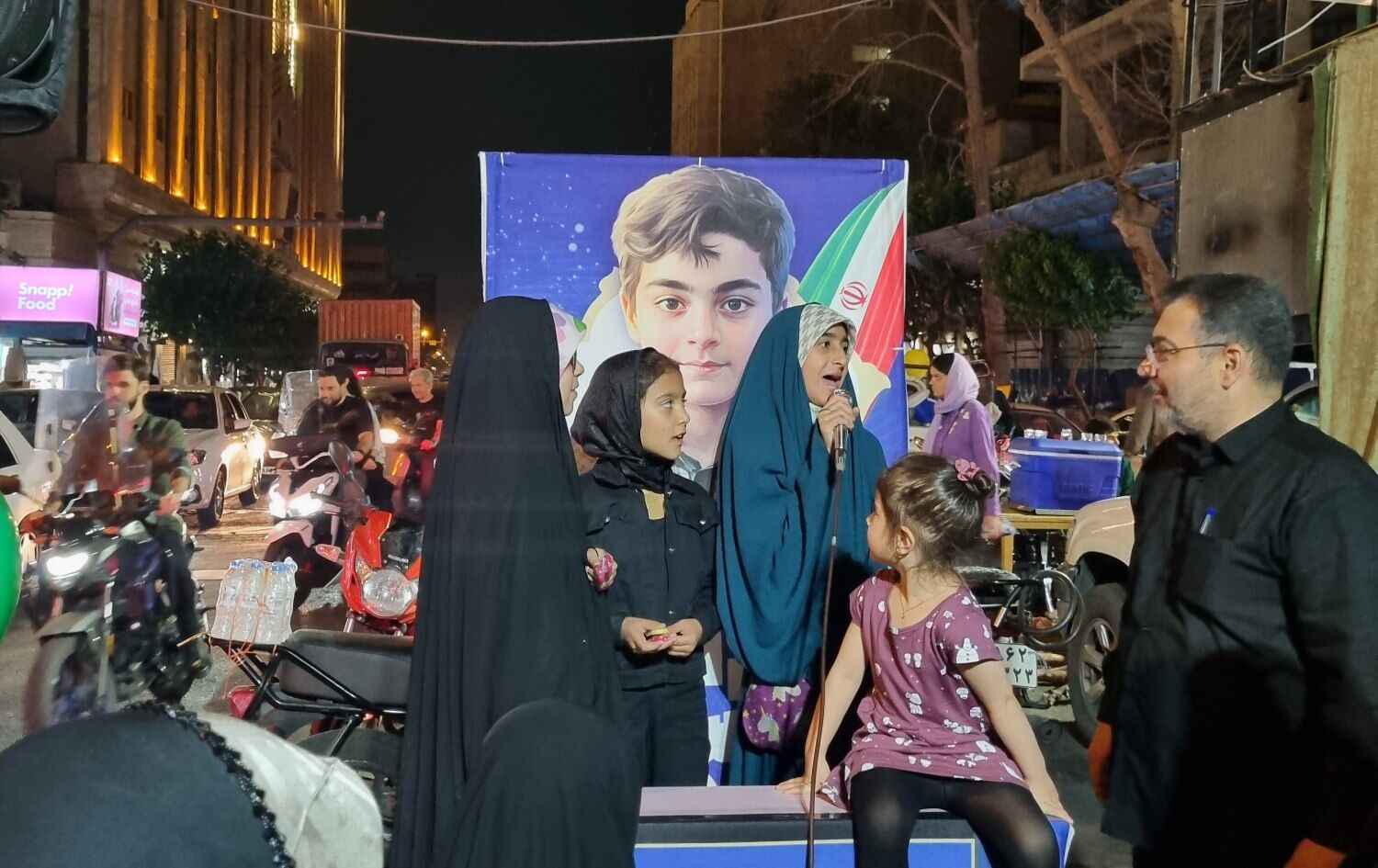 شهر در مسیر غدیر؛ موج شادی در مهمانی ۱۰ کیلومتری